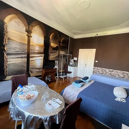 Piazza Della Vittoria Bed & Breakfast Genoa